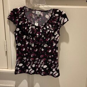 NWT-Women's Ruffled Floral Top - Black and purple.